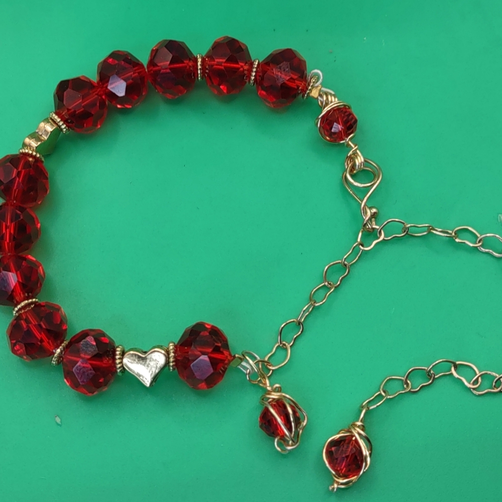Elegant Red Beaded Bracelet with Gold Accents